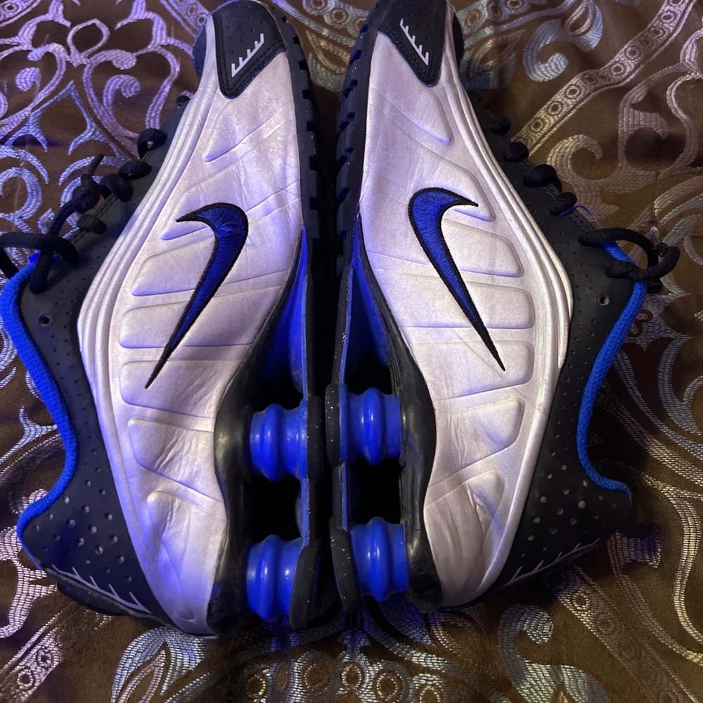 Used Nike Shocks 6.5 youth size real good shoe